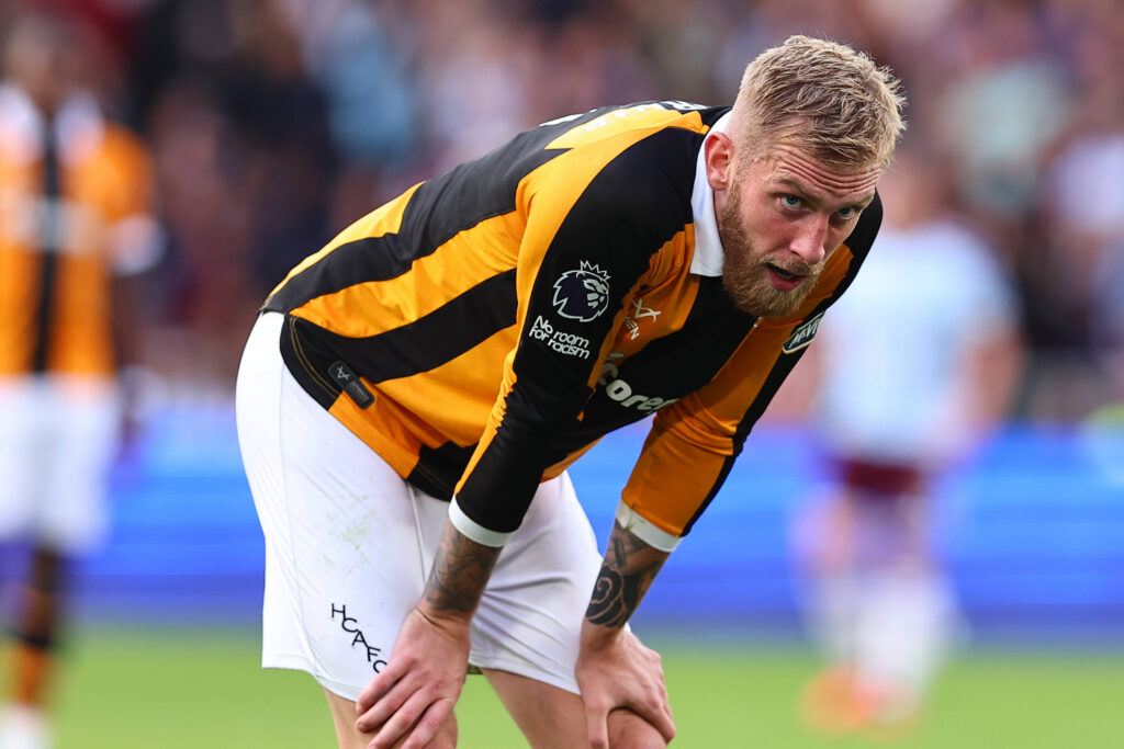 Hull City v Aston Villa, Premier League Oli McBurnie of Hull City looks on during the Hull City v Aston Villa Premier League match at the MKM Stadium, Hull, England on 5 September 2026 Credit: Ryan Crockett/Every Second Media Editorial use only. All images are copyright Every Second Media Limited. No images may be reproduced without prior permission. All rights reserved. Premier League and Football League images are subject to licensing agreements with Football DataCo Limited. see https://www.football-dataco.com Copyright: xIMAGO/EveryxSecondxMediax ESM-2139-0057 RyanxCrockettx/xEveryxSecondxMediax
2026.09.05 Kingston
pilka nozna liga angielska
Hull City - Aston Villa
Foto IMAGO/PressFocus

!!! POLAND ONLY !!!
