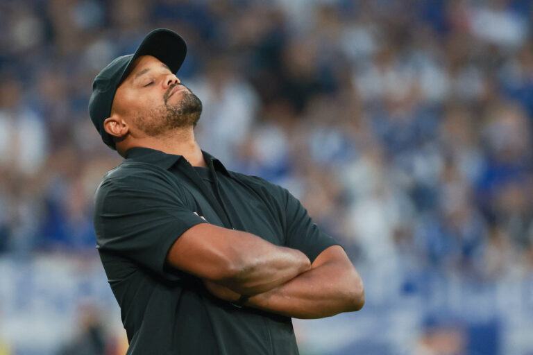 1. Bundesliga - FC Schalke 04 - FC Bayern Munchen am 05.09.2026 in der Veltins-Arena auf Schalke Trainer Vincent Kompany Muenchen unzufrieden, enttauscht, enttaeuscht, niedergeschlagen *** 1 Bundesliga: FC Schalke 04 vs. FC Bayern Munich on September 5, 2026, at the Veltins Arena in Schalke Coach Vincent Kompany Munich: dissatisfied, disappointed, disheartened, dejected MH
2026.09.05 Gelsenkirchen
pilka nozna liga niemiecka
FC Schalke 04 - FC Bayern Munchen
Foto IMAGO/PressFocus

!!! POLAND ONLY !!!