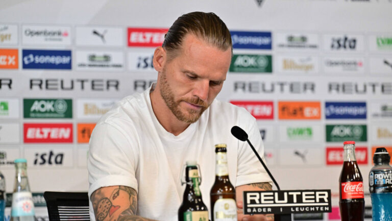 05.09.2026 Moenchengladbach Fussball, Herren, Saison 2026/2027, Borussia Moenchengladbach vs. SV Elversberg Sichtlich niedergeschlagen. Eugen Polanski Trainer Gladbach bei der Pressekonferenz nach dem Spiel DFL regulations prohibit any use of photographs as image sequences and/or quasi-video. ista-Borussia-Park Nordrhein-Westfalen Deutschland *** September 5, 2026, Monchengladbach, Soccer, Men s, 20262027 Season, Borussia Monchengladbach vs. SV Elversberg: Gladbach coach Eugen Polanski looked visibly dejected at the postgame press conference. DFL regulations prohibit any use of photographs as image sequences and/or quasi-video footage. Borussia Park, North Rhine-Westphalia, Germany
2026.09.05 Moenchengladbach
pilka nozna liga niemiecka
Borussia Moenchengladbach - SV 07 Elversberg
Foto IMAGO/PressFocus

!!! POLAND ONLY !!!