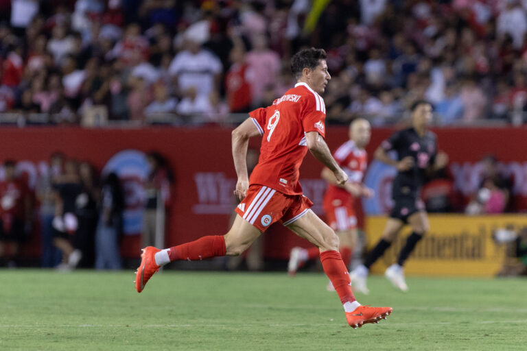 CHICAGO, USA - September 9: Robert Lewandowski (9 Chicago Fire FC) in action during the Major League Soccer game between Chicago Fire FC and Inter Miami CF at Soldier Field on Wednesday September 9 in Chicago, USA (Photo by Shaina Benhiyoun/SPP/Sipa USA)
2026.09.09 Chicago
pilka nozna amerykanska liga MLS
Chicago Fire FC - Inter Miami CF
Foto Sports Press Photo/SIPA USA/PressFocus

!!! POLAND ONLY !!!