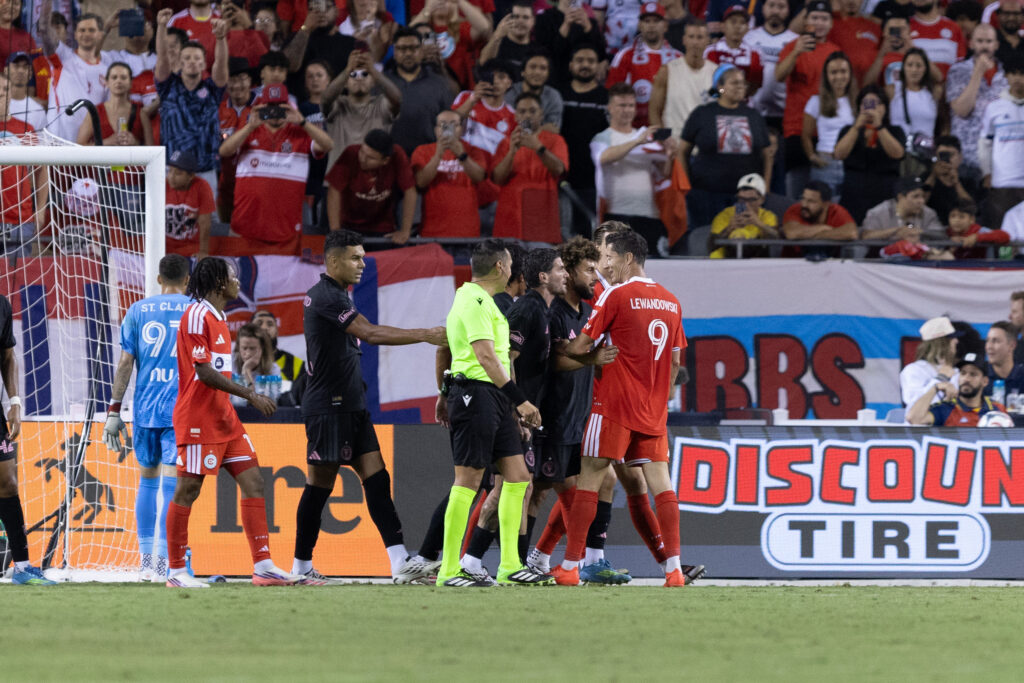 CHICAGO, USA - September 9: Robert Lewandowski (9 Chicago Fire FC) argues with Rodrigo De Paul (7 Inter Miami CF) and Maximiliano Falcon (37 Inter Miami CF) during the Major League Soccer game between Chicago Fire FC and Inter Miami CF at Soldier Field on Wednesday September 9 in Chicago, USA (Photo by Shaina Benhiyoun/SPP/Sipa USA)
2026.09.09 Chicago
pilka nozna amerykanska liga MLS
Chicago Fire FC - Inter Miami CF
Foto Sports Press Photo/SIPA USA/PressFocus

!!! POLAND ONLY !!!