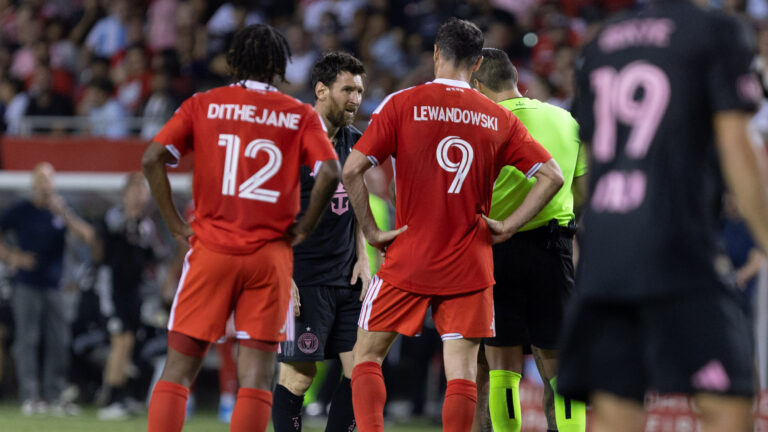 CHICAGO, USA - September 9: Lionel Messi (10 Inter Miami CF) and Robert Lewandowski (9 Chicago Fire FC) are seen during the Major League Soccer game between Chicago Fire FC and Inter Miami CF at Soldier Field on Wednesday September 9 in Chicago, USA (Photo by Shaina Benhiyoun/SPP/Sipa USA)
2026.09.09 Chicago
pilka nozna amerykanska liga MLS
Chicago Fire FC - Inter Miami CF
Foto Sports Press Photo/SIPA USA/PressFocus

!!! POLAND ONLY !!!