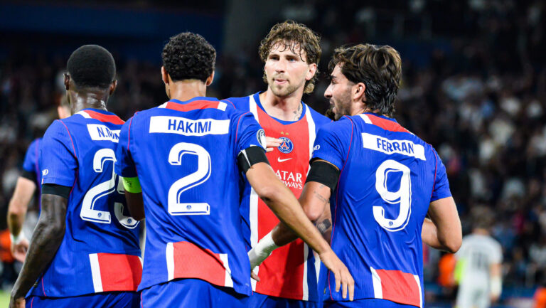 Joie des joueurs du Paris SG aprés le but de Ferran Torres (Paris SG) - Photo : Baptiste Autissier/Baptiste Autissier / Psnewz/ SIPA /00331203_0035/Credit:PSNEWZ/SIPA/2609092156
2026.09.09 Paryz
pilka nozna liga mistrzow
PSG - Slovan Bratyslawa
Foto PSNEWZ/SIPA/PressFocus

!!! POLAND ONLY !!!