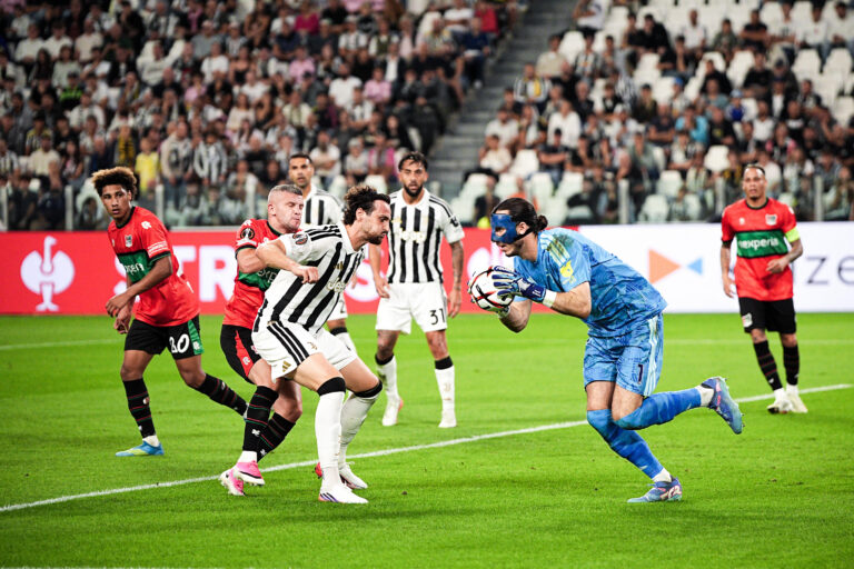 Juventus's Kamil Grabara during the Uefa Europa League soccer match, between Juventus and NEC at the Allianz Stadium in Turin, north west Italy - Thursday, September 17, 2026. Sport - Soccer (Photo by Marco Alpozzi/LaPresse/Sipa USA)
2026.09.17 Turyn
pilka nozna liga europy
Juventus Turyn - NEC Nijmegen

Foto LaPresse/SIPA USA/PressFocus

!!! POLAND ONLY !!!