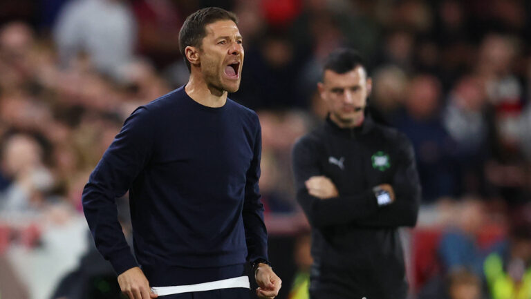 London, England, 18th September 2026. Xabi Alonso head coach of Chelsea gives his team instructions during the Brentford vs Chelsea Premier League match at Gtech Community Stadium, London. Picture credit should read: Paul Terry / Sportimage EDITORIAL USE ONLY. No use with unauthorised audio, video, data, fixture lists, club/league logos or live services. Online in-match use limited to 120 images, no video emulation. No use in betting, games or single club/league/player publications. SPI_022_PT_Brentford_Chelsea SPI-5005-0022
2026.09.18 Brentford
pilka nozna liga angielska
Brentford FC - Chelsea Londyn

Foto IMAGO/PressFocus

!!! POLAND ONLY !!!