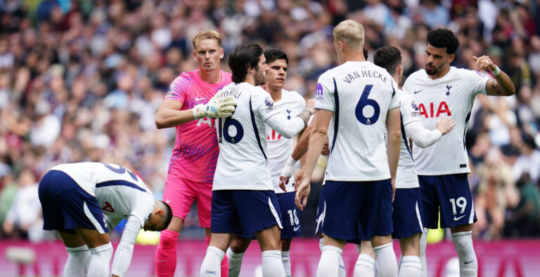 Tottenham players ahead of kick off during the Premier League match Tottenham Hotspur vs Aston Villa at Tottenham Hotspur Stadium, London, United Kingdom on 19 September 2026

(Photo by Harvey Murphy/News Images) in ,  on 9/19/2026. (Photo by Harvey Murphy/News Images/Sipa USA)
2026.09.19 Londyn
pilka nozna liga angielska
Tottenham Hotspur - Aston Villa
Foto News Images/SIPA USA/PressFocus

!!! POLAND ONLY !!!