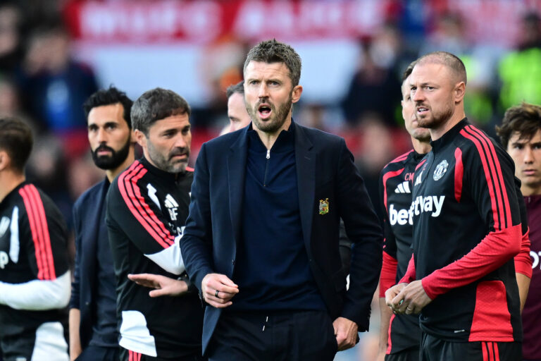 Fulham v Manchester United, ManU Premier League Manchester United head coach Michael Carrick shouts at the referee during the Premier League match between Fulham and Manchester United at Craven Cottage, London, UK on 20 September 2026. London Craven Cottage Greater London UK Editorial use only DataCo restrictions apply See www.football-dataco.com , Copyright: xDennisxGoodwinx PSI-24932-0192
2026.09.20 Londyn
pilka nozna , liga angielska
Fulham - Manchester United
Foto IMAGO/PressFocus

!!! POLAND ONLY !!!