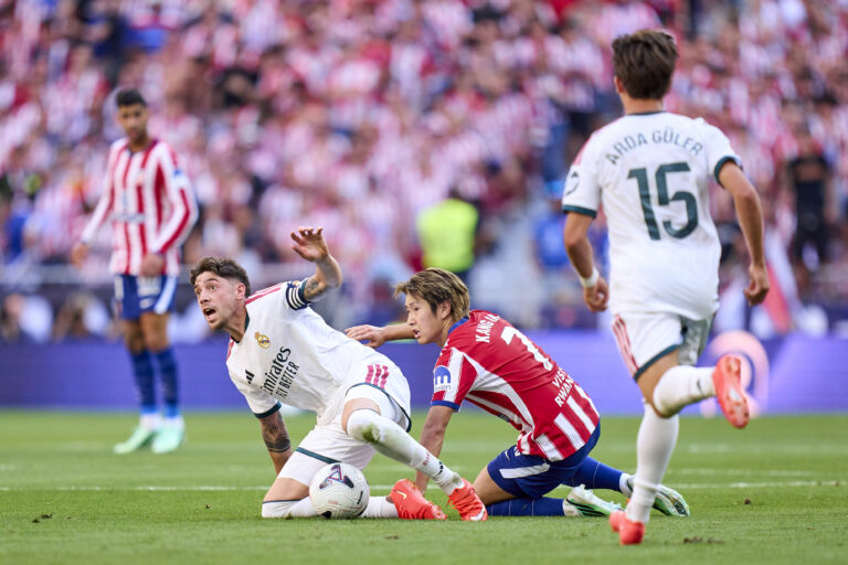 ESP: Atletico de Madrid - Real Madrid. La Liga EA Sports. Matchday 7. Federico Valverde of Real Madrid CF and Kang-in Lee of Atletico de Madrid during the La Liga EA Sports match between Atletico de Madrid and Real Madrid CF played at Riyadh Metropolitano Stadium on September 20, 2026 in Madrid, Spain. kpng Copyright: xCesarxCebollax/xPRESSINPHOTOx PS_2627_ATM_RMA_058
2026.09.20 Madryt
pilka nozna liga hiszpanska
Atletico Madryt - Real Madryt

Foto IMAGO/PressFocus

!!! POLAND ONLY !!!