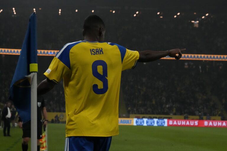 SOLNA, SWEDEN - SEPTEMBER 25, 2026: Alexander Isak #9 of Sweden celebrates after scoring 1-0 during the UEFA Nations League football match against Romania at Strawberry Arena. (Photo by Peter Hansson/Sipa USA)
2026.09.25 Solna
pilka nozna liga narodow UEFA
Szwecja - Rumunia
Foto Peter Hansson/SIPA USA/PressFocus

!!! POLAND ONLY !!!