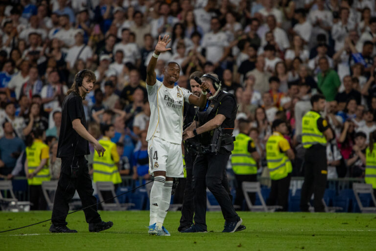 David Alaba bids farewell to the Real Madrid fans after his contract with the Madrid club expired. At the conclusion of the EA SPORTS La Liga 2025-2026 match between Real Madrid and Athletic Club, played at the Santiago Bernabéu Stadium. Final score: Real Madrid 4 - Athletic Club 2. (Photo by David Canales / SOPA Images/Sipa USA)
2026.05.23 Madryt
pilka nozna liga hiszpanska
Real Madryt - Athletic Bilbao

Foto SOPA Images/SIPA USA/PressFocus

!!! POLAND ONLY !!!