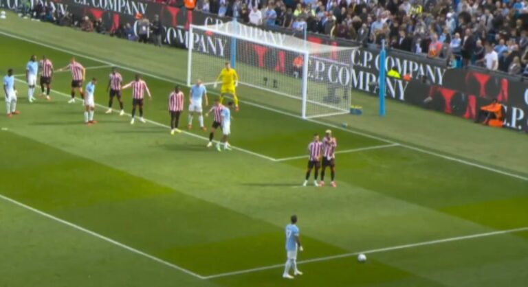 Szaleństwo w Premier League! Cudowny gol z rzutu wolnego [WIDEO]