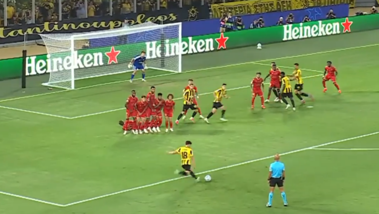 Co za gol na otwarcie Ligi Mistrzów! W samo okienko! [WIDEO]