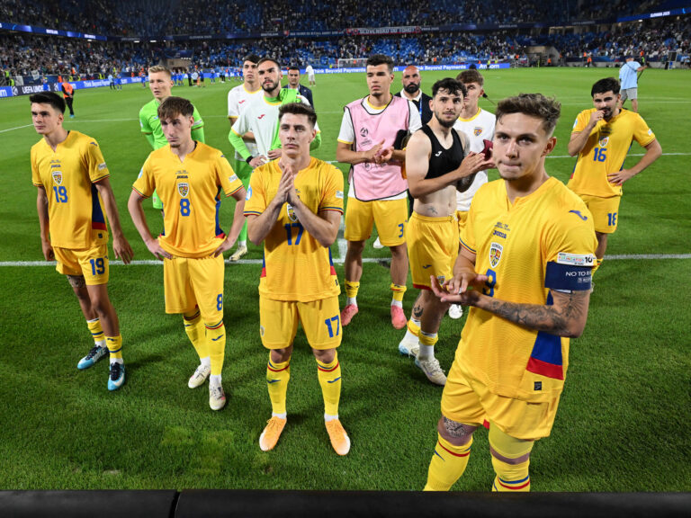 Fotbalistii romani Rares Burnete, Constantin Grameni, Otto Hindrich, Vlad Rafaila, Razvan Sava, Marius Corbu, Cristian Ignat, Ianis Stoica, Louis Munteanu si Tony Strata saluta galeria dupa meciul de fotbal dintre Romania U21, U 21 si Slovacia U21, din cadrul UEFA EURO, EM, Europameisterschaft,Fussball U21 din Slovacia, desfasurat pe Stadionul National de fotbal din Bratislava, marti 17 iunie 2025. Bucuresti *** Romanian footballers Rares Burnete, Constantin Grameni, Otto Hindrich, Vlad Rafaila, Razvan Sava, Marius Corbu, Cristian Ignat, Ianis Stoica, Louis Munteanu and Tony Strata greet the gallery after the UEFA U21 EURO Slovakia U21 football match between Romania U21 and Slovakia U21 at the National Football Stadium in Bratislava, Tuesday, June 17, 2025 Bucharest, Romania Copyright: xRazvanxPasarica/SPORTxPICTURESx
2025.06.17 Bratyslawa
pilka nozna , Mistrzostwa Europy U-21
Rumunia U21 - Slowacja U21
Foto IMAGO/PressFocus

!!! POLAND ONLY !!!