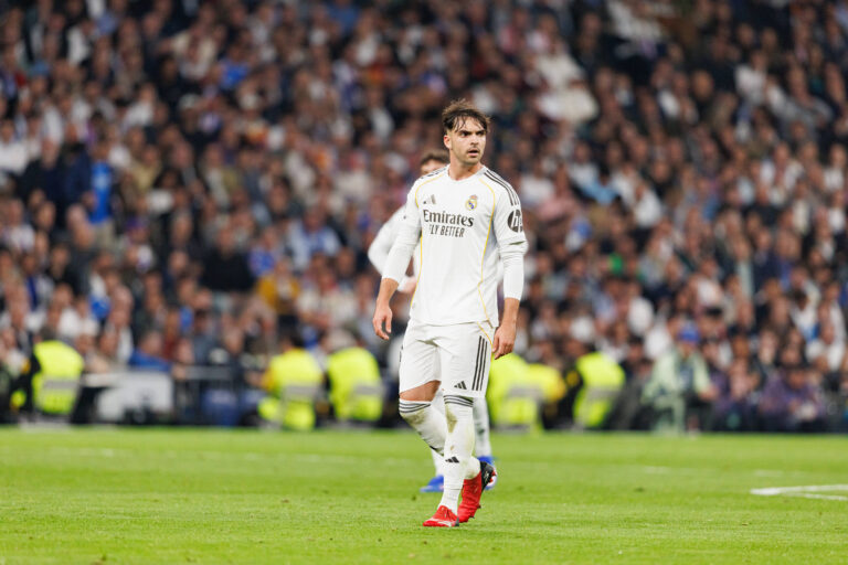Raul Asencio seen during Champions League knock out play off game between teams of Real Madrid CF and SL Benfica Maciej Rogowski/Ball Raw Images Madrid Bernabeu Spain Copyright: xMaciejxRogowskix maciejrogowski_real_benfica_2526_ROG9908
2026.02.25 Madryt
pilka nozna liga mistrzow
Real Madryt - Benfica Lizbona

Foto IMAGO/PressFocus

!!! POLAND ONLY !!!
