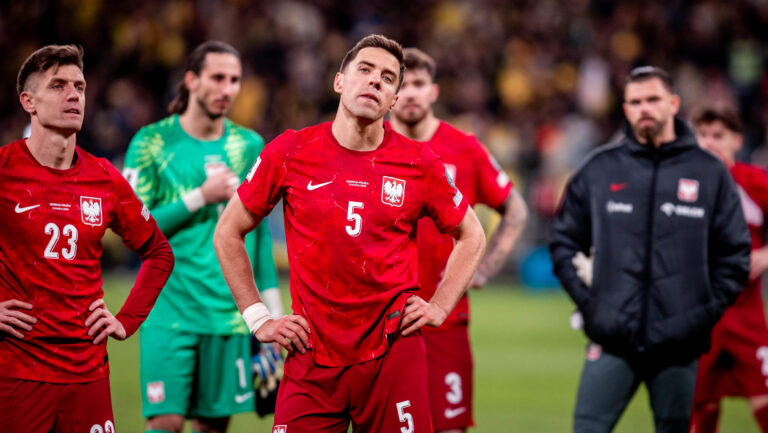 2026.03.31 Sztokholm
Pilka nozna Kwalifikacje Mistrzostw Swiata 2026, Solna, Strawberry Arena, final barazy
Szwecja - Polska
N/z Jan Bednarek Kamil Grosicki po przegranym meczu after losing the match
Foto Mateusz Porzucek PressFocus

2026.03.31 Sztokholm
Stockholm, Football - FIFA World Cup 2026 Qualifying round, final play-off
Sweden - Poland
Szwecja - Polska
Jan Bednarek Kamil Grosicki po przegranum meczu after losing the match
Credit: Mateusz Porzucek PressFocus