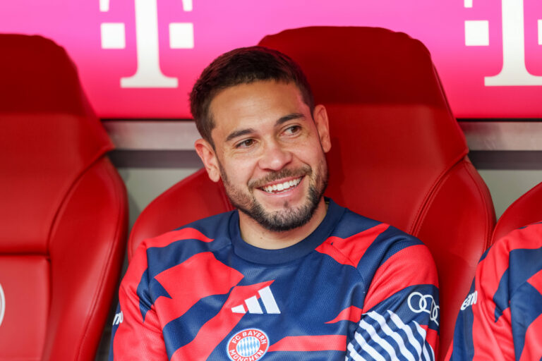 Raphael Guerreiro FC Bayern Muenchen, 22 lacht, GER, FC Bayern Muenchen vs. 1. FC Koeln, Fussball, Bundesliga, 34. Spieltag, Saison 2025/2026, 16.05.2026, DFL DFB REGULATIONS PROHIBIT ANY USE OF PHOTOGRAPHS as IMAGE SEQUENCES and or QUASI-VIDEO, GER, FC Bayern Muenchen vs. 1. FC Koeln, Fussball, Bundesliga, 34. Spieltag, Saison 2025/2026, 16.05.2026 Muenchen *** Raphael Guerreiro FC Bayern Muenchen, 22 laughs, GER, FC Bayern Muenchen vs 1 FC Koeln, Football, Bundesliga, 34 Matchday, Season 2025 2026, 16 05 2026, DFL DFB REGULATIONS PROHIBIT ANY USE OF PHOTOGRAPHS as IMAGE SEQUENCES and or QUASI VIDEO, GER, FC Bayern Muenchen vs 1 FC Koeln, Football, Bundesliga, 34 Matchday, Season 2025 2026, 16 05 2026 Muenchen Copyright: xEibner-Pressefoto/JennixMaulx EP_JML
2026.05.16 Monachium
pilka nozna liga niemiecka
Bayern Monachium - 1. FC Koeln
Foto IMAGO/PressFocus

!!! POLAND ONLY !!!