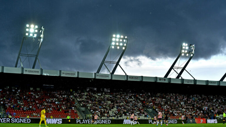 2026.07.19 Krakow
Pilka nozna , sezon 2026/27 , sparing , mecz sparingowy , mecz towarzyski w ramach obchodow jubileuszu Cracovii
Cracovia Krakow - Sevilla FC
N/z Ciemne chmury, burza nad stadionem Cracovii
Foto Krzysztof Porebski / PressFocus

2026.07.19 Krakow
Football , friendly game , anniversary of Cracovia , 2026/2027 season
Cracovia Krakow - Sevilla FC
Ciemne chmury, burza nad stadionem Cracovii
Credit: Krzysztof Porebski / PressFocus