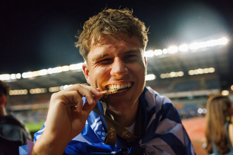 Oskar Pietuszewski seen celebrating with trophy after winning Supertaca Portugal 2026 game between teams of FC Porto and UD Torreense Maciej Rogowski/Ball Raw Images PT Coimbra Estadio Cidade de Coimbra Portugal Copyright: xMaciejxRogowskix maciejrogowski_porto_torreense_2627_3510
2026.08.01 Coimbra
pilka nozna Superpuchar Portugalii 
FC Porto - SC Uniao Torreense

Foto IMAGO/PressFocus

!!! POLAND ONLY !!!