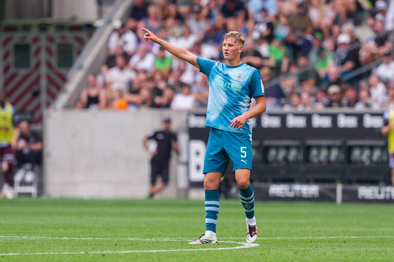 15.08.2026, xydrx, Herren, Fussball, Saisoneroeffnung, Borussia Monchengladbach - Aston Villa, Saison 2026 2027, ista-Borussia-Park: Jan Leszczynski Borussia Moenchengladbach, 5 gestikulierend DFB regulations prohibit any use of photographs as image sequences and or quasi-video. *** August 15, 2026, xydrx, Men s, Soccer, Season Opener, Borussia Monchengladbach vs. Aston Villa, 20262027 Season, ista Borussia Park, Jan Leszczynski, Borussia Monchengladbach, 5 gesturing. DFB regulations prohibit any use of photographs as image sequences and/or quasi-video. Copyright: HMBxMedia/YannisxDreimann
2026.08.15 Moenchengladbach 
pilka nozna sparing
Borussia Moenchengladbach - Aston Villa

Foto IMAGO/PressFocus

!!! POLAND ONLY !!!