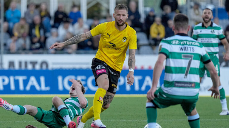 UEFA Europa Conference League Play-off Second Leg, VfRE Areena, Kuopio, Finland 27/8/2026 KuPS vs Shamrock Rovers KuPS Kuopio s Piotr Parzyszek and Shamrock Rovers Matthew Healy Piotr Parzyszek and Matthew Healy 27/8/2026 PUBLICATIONxNOTxINxUKxIRLxFRAxNZL Copyright: xx PM106513
2026.08.27 Kuopio
pilka nozna liga konferencji
KuPS - Shamrock Rovers
Foto IMAGO/PressFocus

!!! POLAND ONLY !!!