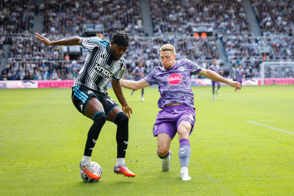 Newcastle United v AFC Bournemouth, Premier League Anthony Elanga of Newcastle United turns Adrien Truffert of Bournemouth during the Newcastle United v AFC Bournemouth Premier League match at St. James Park, Newcastle Upon Tyne, England on 5 September 2026 Credit: Craig Cowan/Every Second Media Editorial use only. All images are copyright Every Second Media Limited. No images may be reproduced without prior permission. All rights reserved. Premier League and Football League images are subject to licensing agreements with Football DataCo Limited. see https://www.football-dataco.com Copyright: xIMAGO/EveryxSecondxMediax ESM-2129-0063 CraigxCowanx/xEveryxSecondxMediax
2026.09.05 Newcastle
pilka nozna liga angielska
Newcastle United - AFC Bournemouth
Foto IMAGO/PressFocus

!!! POLAND ONLY !!!