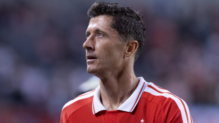 CHICAGO, USA - September 9: Robert Lewandowski (9 Chicago Fire FC) is seen after the Major League Soccer game between Chicago Fire FC and Inter Miami CF at Soldier Field on Wednesday September 9 in Chicago, USA (Photo by Shaina Benhiyoun/SPP/Sipa USA)
2026.09.09 Chicago
pilka nozna amerykanska liga MLS
Chicago Fire FC - Inter Miami CF
Foto Sports Press Photo/SIPA USA/PressFocus

!!! POLAND ONLY !!!