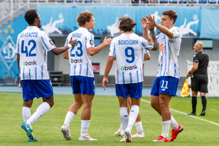 Midfielder Keasse Bah, defender Navin Malysh and midfielder Nazar Voloshyn (L to R) congratulate forward Matviy Ponomarenko (R) of FC Dynamo Kyiv during the 2026/2027 Ukrainian Premier League Matchday 6 fixture against FC Epitsentr Kamianets-Podilskyi at the Valeriy Lobanovskyi Dynamo Stadium in Kyiv, Ukraine, September 14, 2026. The Kyiv side defeated their opponents 3-0. (Photo by Pavlo Bahmut/Ukrinform)//UKRINFORMAGENCY_bagm3558/Credit:Ukrinform/SIPA/2609151428
2026.09.14 Kijow
pilka nozna liga ukrainska
Dynamo Kijow - Epicentr Kamieniec Podolski
Foto Ukrinform/SIPA/PressFocus

!!! POLAND ONLY !!!