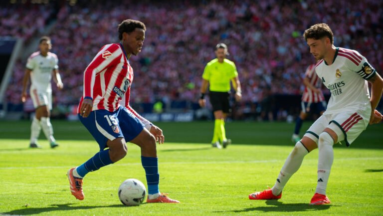 RECORD DATE NOT STATED 20th September 2026 Riyadh Air Metropolitano, Madrid, Spain Spanish La Liga Football, Atletico Madrid versus Real Madrid Jonathan David of Atletico Madrid and Valverde of Real Madrid AdelinaxCobos
2026.09.21 Madryt
pilka nozna ,  liga hiszpanska
Atletico Madryt - Real Madryt
Foto IMAGO/PressFocus

!!! POLAND ONLY !!!