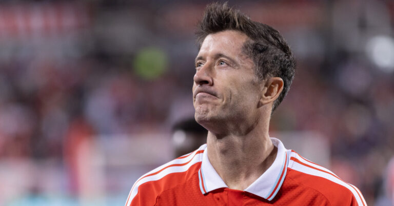 CHICAGO, USA - October 6: Robert Lewandowski (9 Chicago Fire FC) is seen after the Major League Soccer game between Chicago Fire FC and Vancouver Whitecaps FC at Soldier Field on Tuesday October 6 in Chicago, USA (Photo by Shaina Benhiyoun/SPP/Sipa USA)
2026.10.06 Chicago
pilka nozna amerykanska liga MLS
Chicago Fire FC - Vancouver Whitecaps FC
Foto Sports Press Photo/SIPA USA/PressFocus

!!! POLAND ONLY !!!