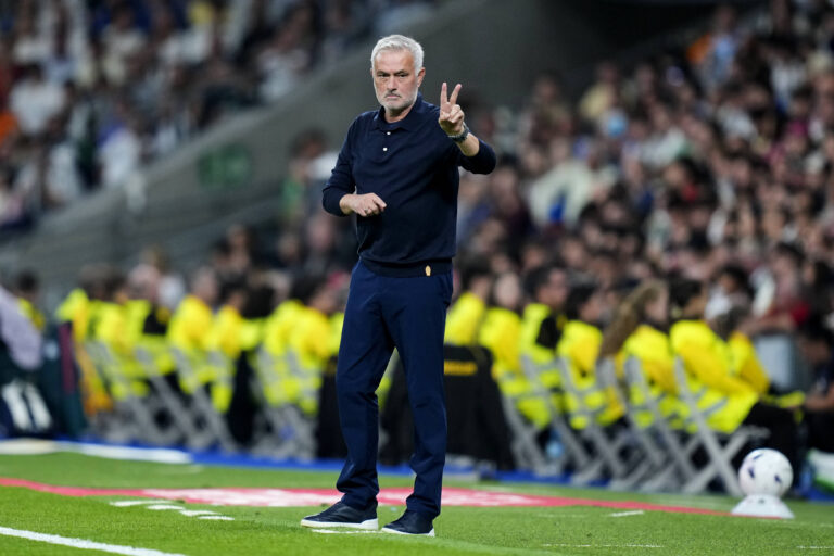 ESP: Real Madrid - Villarreal CF. La Liga EA Sports. Matchday 8. Jose Mourinho, head coach of Real Madrid CF during the La Liga EA Sports match between Real Madrid and Villarreal CF played at Santiago Bernabeu Stadium on 10 Oct 2026 in Madrid, Spain. kpng Copyright: xCesarxCebollax/xPRESSINPHOTOx PS_2627_RMA_VIL_086
2026.10.10 Madryt
pilka nozna liga hiszpanska
Real Madryt - Villarreal CF
Foto IMAGO/PressFocus

!!! POLAND ONLY !!!
