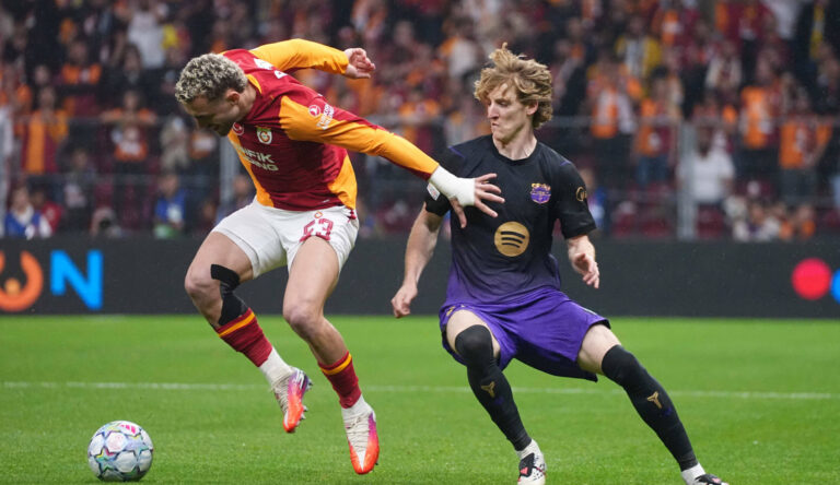 ISTANBUL, TURKEY - OCTOBER 13: Baris Alper Yilmaz L of Galatasaray and Anthony Gordon R of Barcelona battle for the ball during the UEFA Champions League 2026/27 second week match between Galatasaray and Barcelona at Rams Park Stadium on October 13, 2026 in Istanbul, Turkey. Istanbul Turkey Copyright: xSeskimphotox GSaray-Barcelona-1310 18
2026.10.13 Stambul
pilka nozna liga mistrzow
Galatasaray Stambul - FC Barcelona
Foto IMAGO/PressFocus

!!! POLAND ONLY !!!