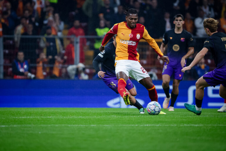 ISTANBUL, TURKEY - OCTOBER 13: Rafael Leao of Galatasaray AS vies for the ball during the UEFA Champions League 2026/27 League Phase MD2 match between Galatasaray AS and FC Barcelona at Ali Sami Yen Sports Complex on October 13, 2026 in Istanbul, Turkey. (Photo by Burak Basturk / SPP/Sipa USA)
2026.10.13 Stambul
pilka nozna liga mistrzow 
Galatasaray Stambul - FC Barcelona

Foto SPP/SIPA USA/PressFocus

!!! POLAND ONLY !!!