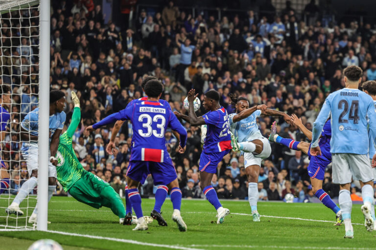 Antoine Semenyo of Manchester City misses a shot on goal during the UEFA Champions League Matchday 2 of 8 match Manchester City vs Paris Saint-Germain at City of Manchester Stadium, Manchester, United Kingdom on 14 October 2026

(Photo by Mark Cosgrove/News Images) in Manchester, United Kingdom on 10/14/2026. (Photo by Mark Cosgrove/News Images/Sipa USA)
2026.10.14 Manchester
pilka nozna liga mistrzow
 Manchester City - PSG
Foto News images/SIPA USA/PressFocus

!!! POLAND ONLY !!!