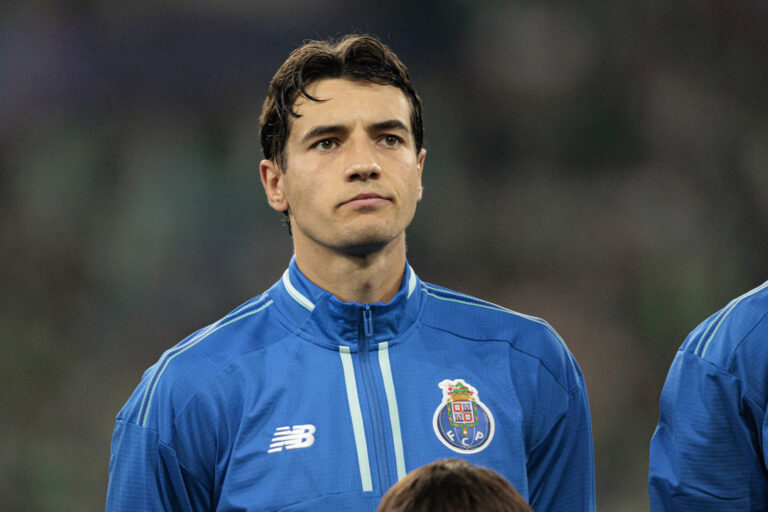 Jakub Kiwior seen during UEFA Champions League 2026 2027 league phase game between teams of Real Betis Balompie and FC Porto Maciej Rogowski/Ball Raw Images Sevilla Estadio La Cartuja Spain Copyright: xMaciejxRogowskix maciejrogowski_betis_porto_2627-19
2026.10.14 Sewilla
pilka nozna liga mistrzow
Real Betis Sewilla - FC Porto
Foto IMAGO/PressFocus

!!! POLAND ONLY !!!