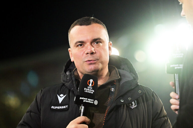 2026.10.15 Bialystok Pilka nozna 2. kolejka fazy ligowej Ligi Europy sezon 2026/2027 Jagiellonia Bialystok (zolto-czerwone) - Ararat-Armenia N/z Adrian Siemieniec trener Jagiellonii Bialystok szkoleniowiec coach udziela wywiadu stacji TV Canal+ Foto Michal Kosc / PressFocus 
2026.10.15 Bialystok Europa League League phase Matchday 2 season 2026/2027 Jagiellonia Bialystok (yellow-red) - Ararat-Armenia Credit Michal Kosc / PressFocus