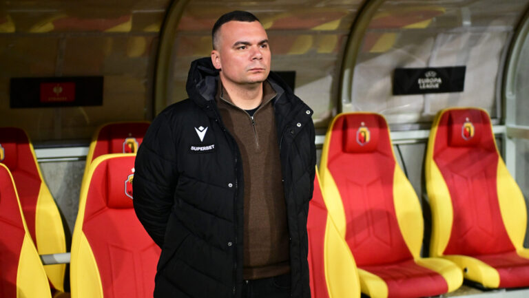 2026.10.15 Bialystok Pilka nozna 2. kolejka fazy ligowej Ligi Europy sezon 2026/2027 Jagiellonia Bialystok (zolto-czerwone) - Ararat-Armenia N/z poczatek meczu Adrian Siemieniec trener Jagiellonii Bialystok szkoleniowiec coach Foto Michal Kosc / PressFocus 
2026.10.15 Bialystok Europa League League phase Matchday 2 season 2026/2027 Jagiellonia Bialystok (yellow-red) - Ararat-Armenia Credit Michal Kosc / PressFocus