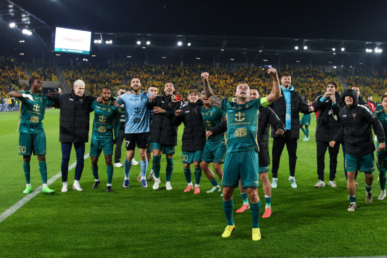 2026.10.17 Katowice
Pilka nozna PKO Ekstraklasa sezon 2026/2027
GKS Katowice - Pogon Szczecin
N/z Kamil Grosicki radosc po zwyciestwie, podziekowania dla kibicow, radosc po wygranej
Foto Sebastian Sienkiewicz / PressFocus

2026.10.17 Katowice
Football - Polish PKO Ekstraklasa season 2026/2027
GKS Katowice - Pogon Szczecin
Kamil Grosicki radosc po zwyciestwie, podziekowania dla kibicow, radosc po wygranej
Credit: Sebastian Sienkiewicz / PressFocus