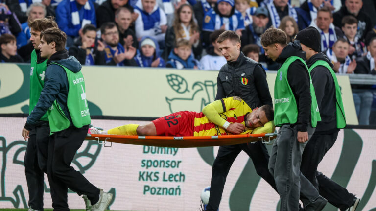 2026.10.18 Poznan
Pilka nozna Ekstraklasa sezon 2026/2027
Lech Poznan - Korona Kielce
N/z Ondrej Lingr uraz kontuzja karetka nosze
Foto Pawel Jaskolka / PressFocus

2026.10.18 Poznan
Football Polish Ekstraklasa season 2026/2027
Lech Poznan - Korona Kielce
Credit: Pawel Jaskolka / PressFocus