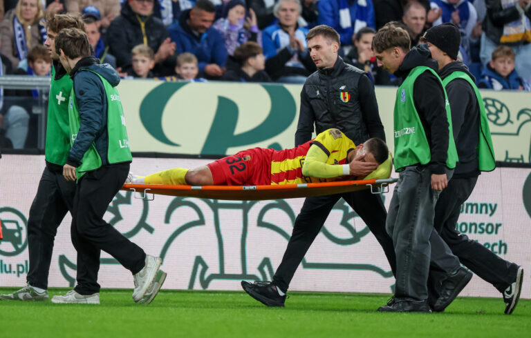 2026.10.18 Poznan
Pilka nozna Ekstraklasa sezon 2026/2027
Lech Poznan - Korona Kielce
N/z Ondrej Lingr uraz kontuzja karetka nosze
Foto Pawel Jaskolka / PressFocus

2026.10.18 Poznan
Football Polish Ekstraklasa season 2026/2027
Lech Poznan - Korona Kielce
Credit: Pawel Jaskolka / PressFocus