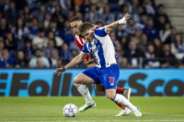 10/20/2026 - PORTO - (lr) Sergino Dest of PSV Eindhoven and Oskar Pietuszewski of FC Porto during the UEFA Champions League match between FC Porto and PSV Eindhoven at the Estadio Do Dragao, on 20 October 2026 in Porto, Portugal. MORITZ MUELLER / ANP /ANP/Sipa USA
2026.10.20 Porto
pilka nozna liga mistrzow
FC Porto - PSV Eindhoven
Foto ANP/SIPA USA/PressFocus

!!! POLAND ONLY !!!