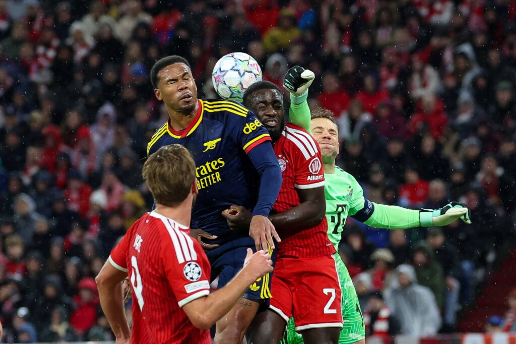 im Zweikampf, Aktion, mit Gabriel Magalhaes 6 FC Arsenal London, Dayot Upamecano 2 FC Bayern Muenchen, Manuel Neuer 1 FC Bayern Muenchen, FC Bayern Muenchen vs. FC Arsenal, Fussball, UEFA, Champions League, Gruppenphase, 3. Spieltag, 21.10.2026 Muenchen Bayern Deutschland *** One-on-one, action, featuring Gabriel Magalh√£es 6 Arsenal FC London, Dayot Upamecano 2 FC Bayern Munich, Manuel Neuer 1 FC Bayern Munich, FC Bayern Munich vs. FC Arsenal, Soccer, UEFA, Champions League, Group Stage, Matchday 3, October 21, 2026, Munich, Bavaria, Germany Copyright: xkolbert-press/ChristianxKolbertx
2026.10.21 Monachium
pilka nozna liga mistrzow
Bayern Monachium - Arsenal Londyn

Foto IMAGO/PressFocus

!!! POLAND ONLY !!!