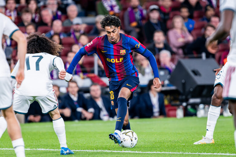 IPA90218910 - Lamine Yamal #10 (F.C. Barcelona) in action against Cururella #17 (R. Madrid) during the 2026 La Liga EA Sports Championship soccer match between F.C. Barcelona and R. Madrid at Spotify Camp Now in Barcelona, Spain, on October 25, 2026 (Photo by Carlos Gil-roig/IPA Sport/ipa-agency.net/Sipa USA)
2026.10.25 Barcelona
pilka nozna liga hiszpanska
FC Barcelona - Real Madryt

Foto IPA/SIPA USA/PressFocus

!!! POLAND ONLY !!!