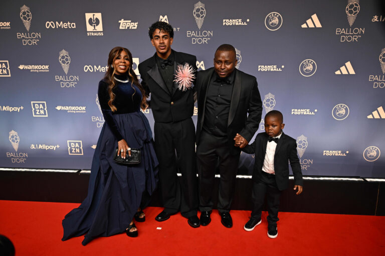 FC Barcelona Lamine Yamal and his family

London, United Kingdom, October 26, 2026: Football players, nominees and distinguished guests arrive on the red carpet at the London Palladium ahead of the 70th Ballon d’Or ceremony, celebrating the world’s leading football talents and their achievements during the 2025–2026 season.//ROOKETIM_DSC_6879/Credit:Tim Rooke/SIPA/2610262139
2026.10.26 Londyn
pilka nozna Zlota Pilka
Gala Zlotej Pilki 2026
Foto Tim Rooke/SIPA/PressFocus

!!! POLAND ONLY !!!