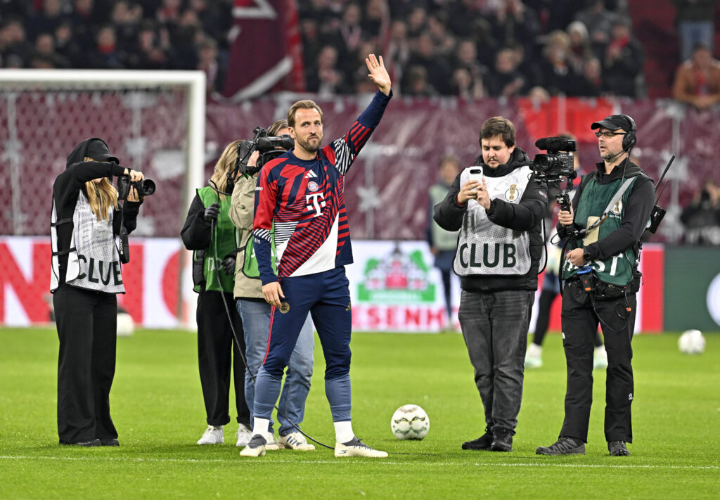 28.10.2026, Fussball DFB-Pokal 2026/2027, 2.Runde, FC Bayern Munchen - 1.FC Magdeburg, in der Allianz-Arena Munchen. Die Spieler stehen fur Harry Kane FC Bayern Munchen wird geehrt ***DFL and DFB regulations prohibit any use of photographs as image sequences and/or quasi-video.*** *** October 28, 2026, Soccer: 20262027 DFB Cup, Round 2, FC Bayern Munich vs. FC Magdeburg, at the Allianz Arena in Munich. The players line up to honor Harry Kane. FC Bayern Munich is honored. ***DFL and DFB regulations prohibit any use of photographs as image sequences and/or quasi-video***
2026.10.28 Monachium
pilka nozna Puchar Niemiec 
Bayern Monachium - 1. FC Magdeburg
Foto IMAGO/PressFocus

!!! POLAND ONLY !!!