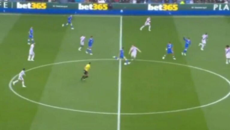Kosmiczny gol w Premier League! Z własnej połowy [WIDEO]