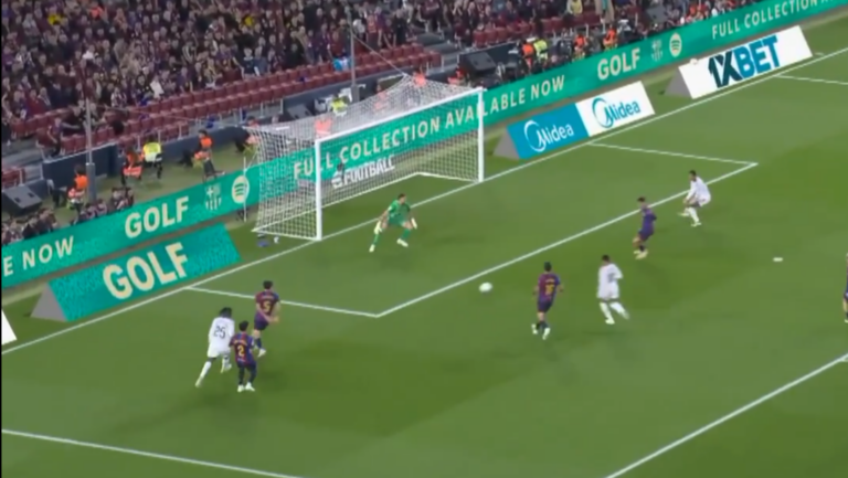 Kuriozalny gol Mbappe w El Clasico! [WIDEO]