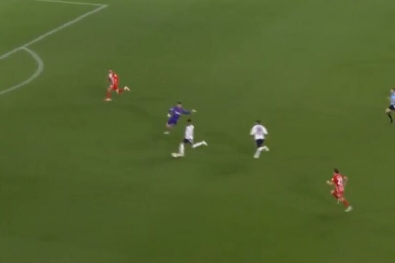 Kuriozalny błąd bramkarza w meczu Bayernu! Co on zrobił? [WIDEO]